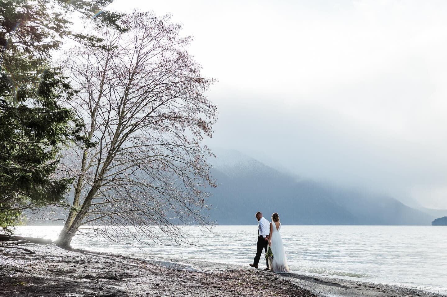 Winter ONP weddings are for the adventurers! One minute it&rsquo;s a hail storm and the next it&rsquo;s rainbows and sunshine. Hour by hour the weather will surprise you! I had a blast with Aubrey &amp; Auggie, they came all the way from Florida to m