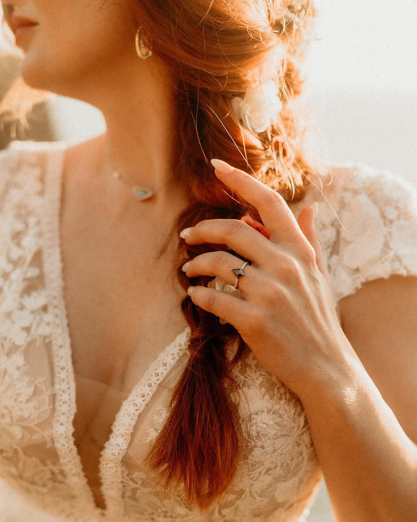 Quiet moments on the Oregon coast with cool clients ✨
A few times of the year I head down to Brookings Oregon for elopements, always a fun journey for me! Thank you Brittinay and Ryan 💍
Photos @breeannalasher