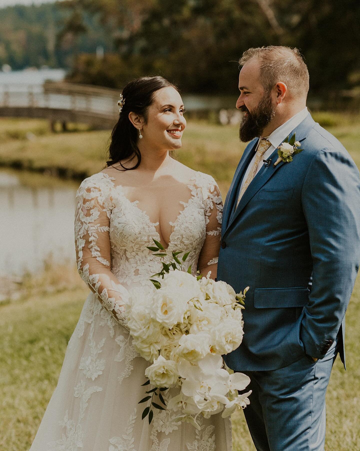 Love a Whidbey Island wedding, especially with a great client and a solid crew to work with! Thank you Monique for having me, congrats to you and Karl and that adorable babe of yours.
Photography: @emmastud Videography: @weissphotoandfilm Venue and C