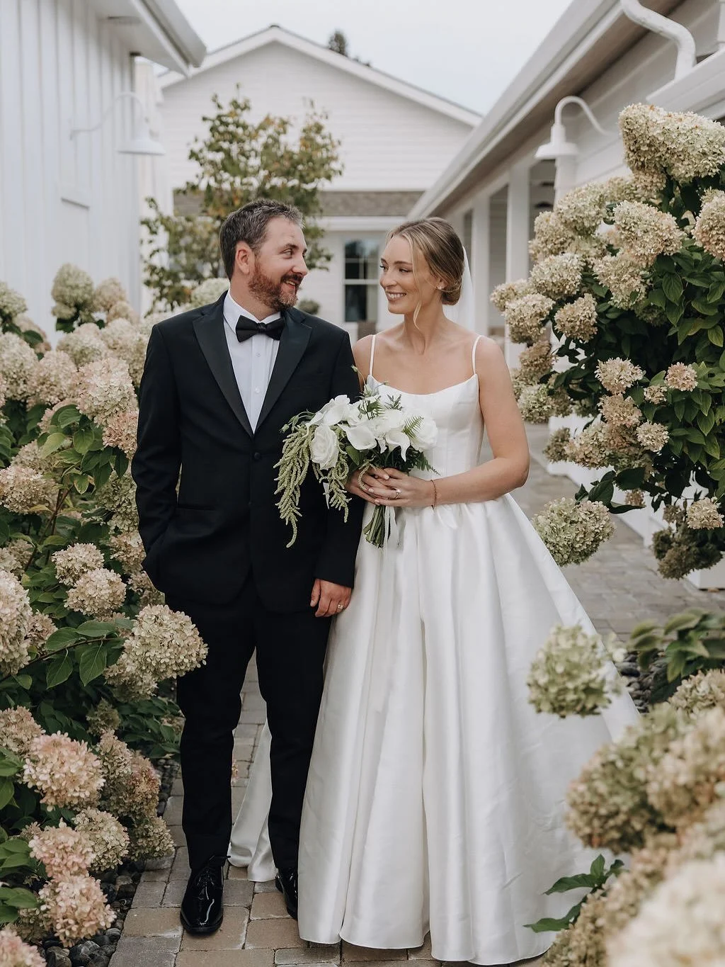 Chloe + Mitchel, Chelan WA fall 2025
This group!! So much fun, we had the best time getting everyone ready for this eastern Washington celebration.
Chloe thank you for trusting me-You are a vision!
Photos @karisaannaphotography 
Planning @chelanshind