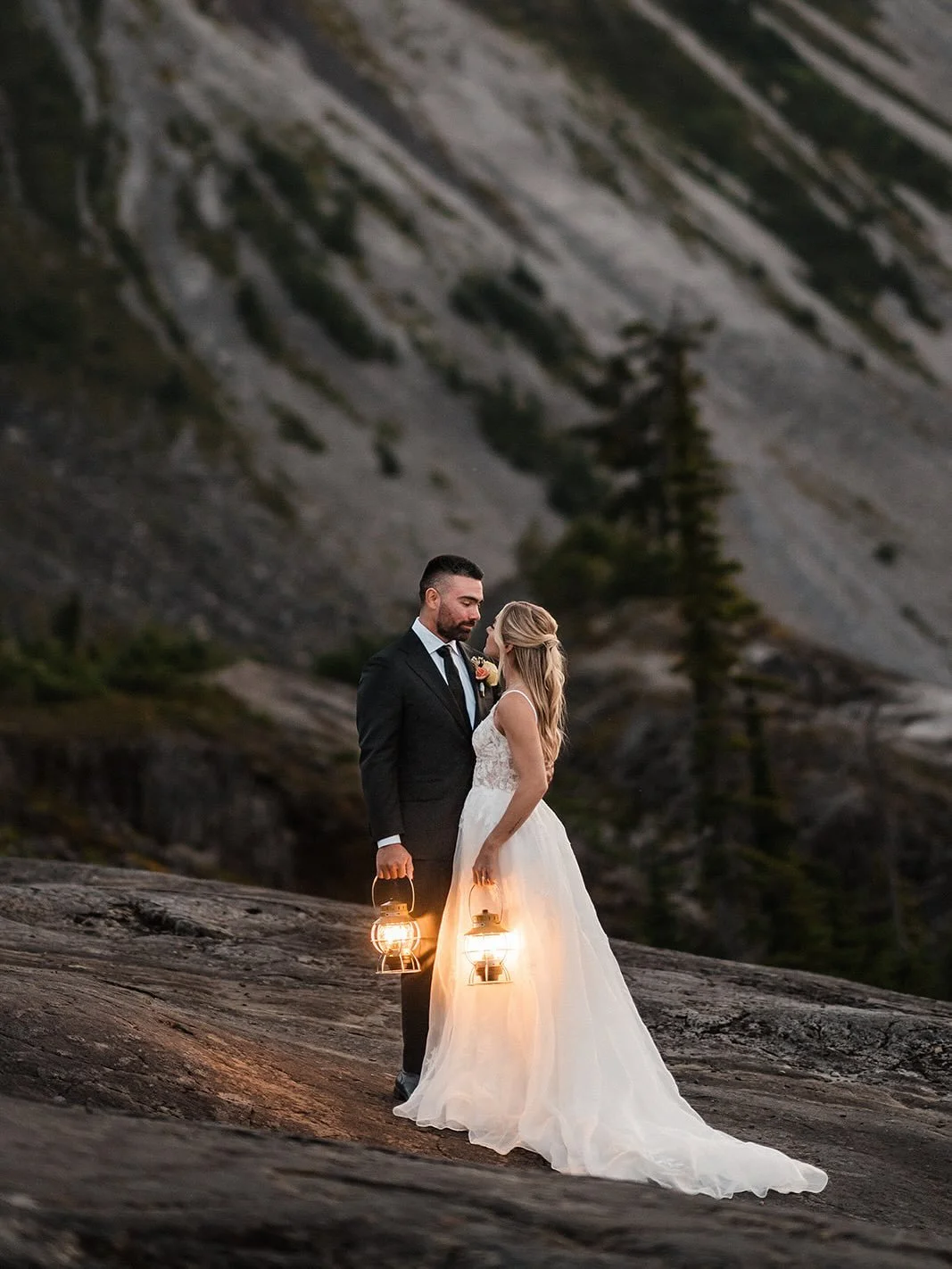 Katelyn + Dakota Mount Baker Wilderness, summer 2025
Sunrise/Sunset split day with these two! Love the Moody vibes they got in the MBW for their day and the lanterns are perfect! 
Congrats K+D thank you so much for having me 🫶🏻
Photos @betweenthepi