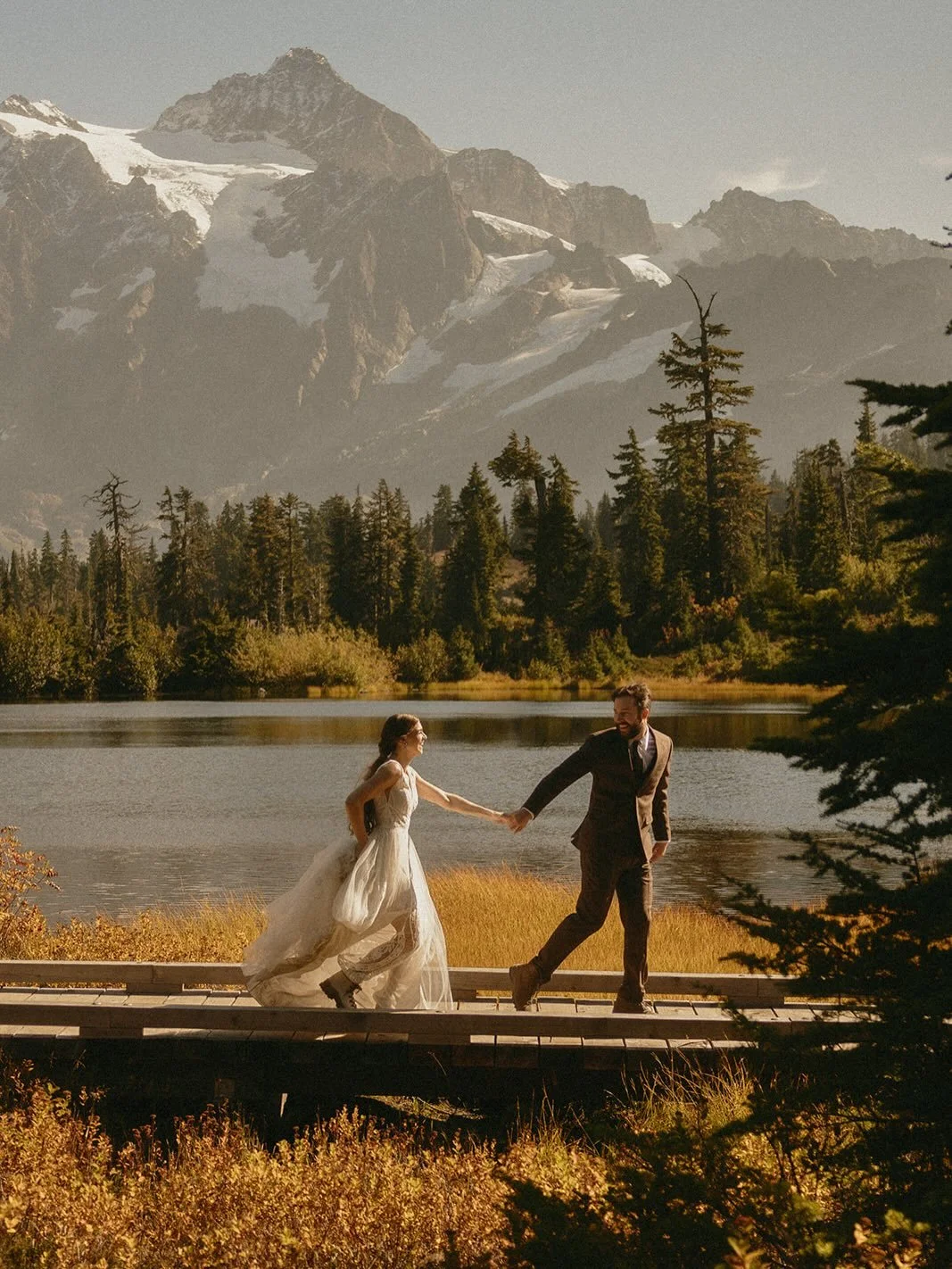 Julie + Ryan, October 2025 Mt Baker Wilderness 🌲
These two were total troopers getting ready at 5am for their sunrise elopement.
The early morning sun and the fall leaves around Mt Baker did not disappoint. Julie has a ton of gorgeous hair- so a wed