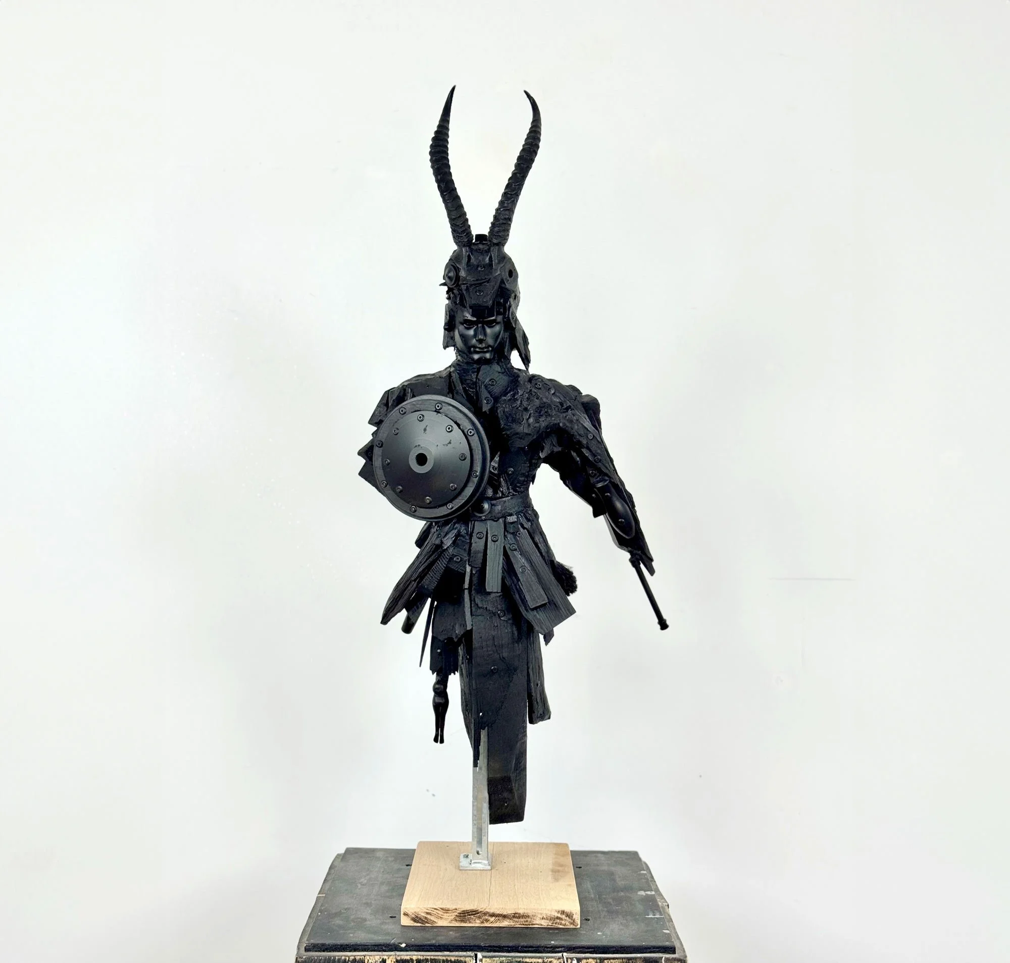2-BOIS-2025-Combattant-100x40x25cmweb.jpg