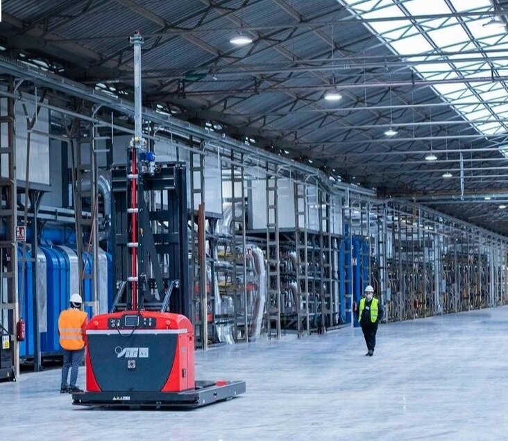   Technologie pour le stockage   Optimisation de l'espace de travail, manutention automatique des dalles grâce à la meilleure flotte de LGV du marché. 