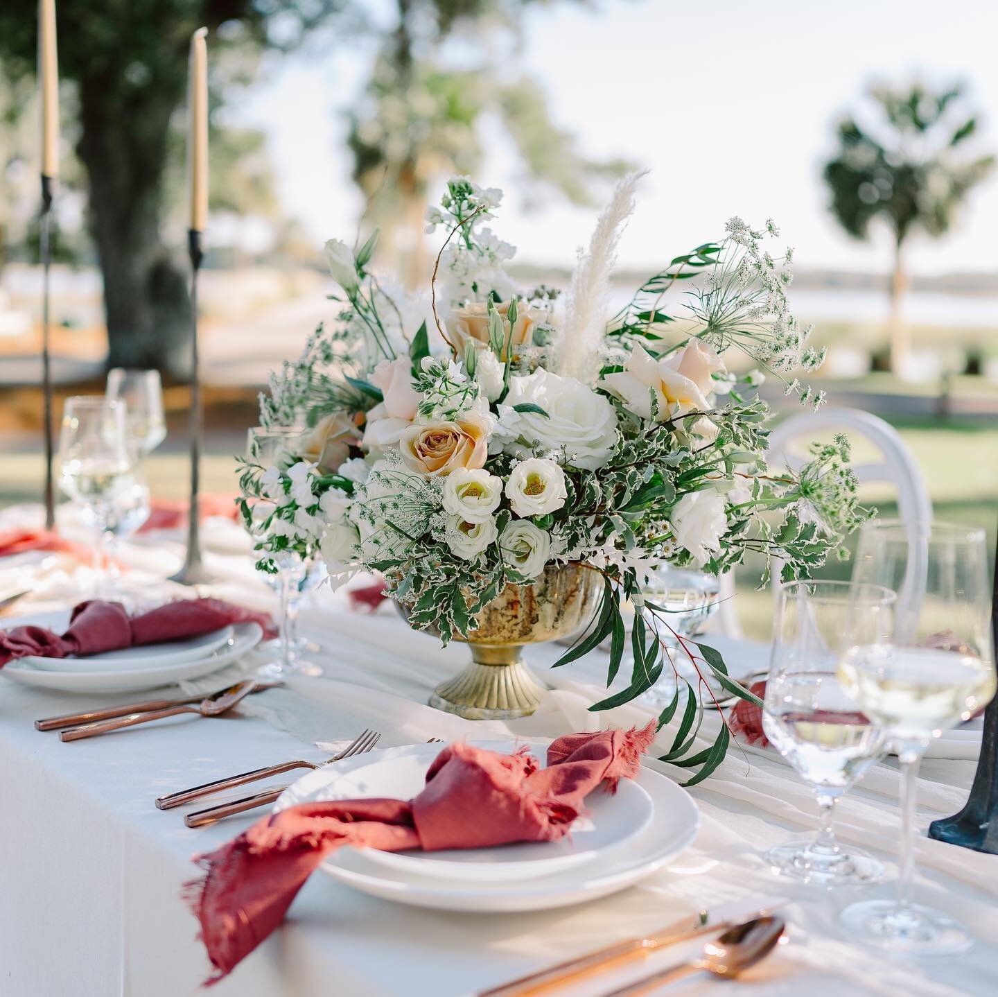 Beautiful wedding layout 😍

@urbanpoppyshop 
@taydoehrman ⁠⠀
⁠⠀
#dcwedding #dcweddingphotographer #dcphotographer #vawedding #vaweddingphotographer #dcelopement #virginiawedding #virginiaweddingphotographer #washingtondcengagement #marylandweddingph