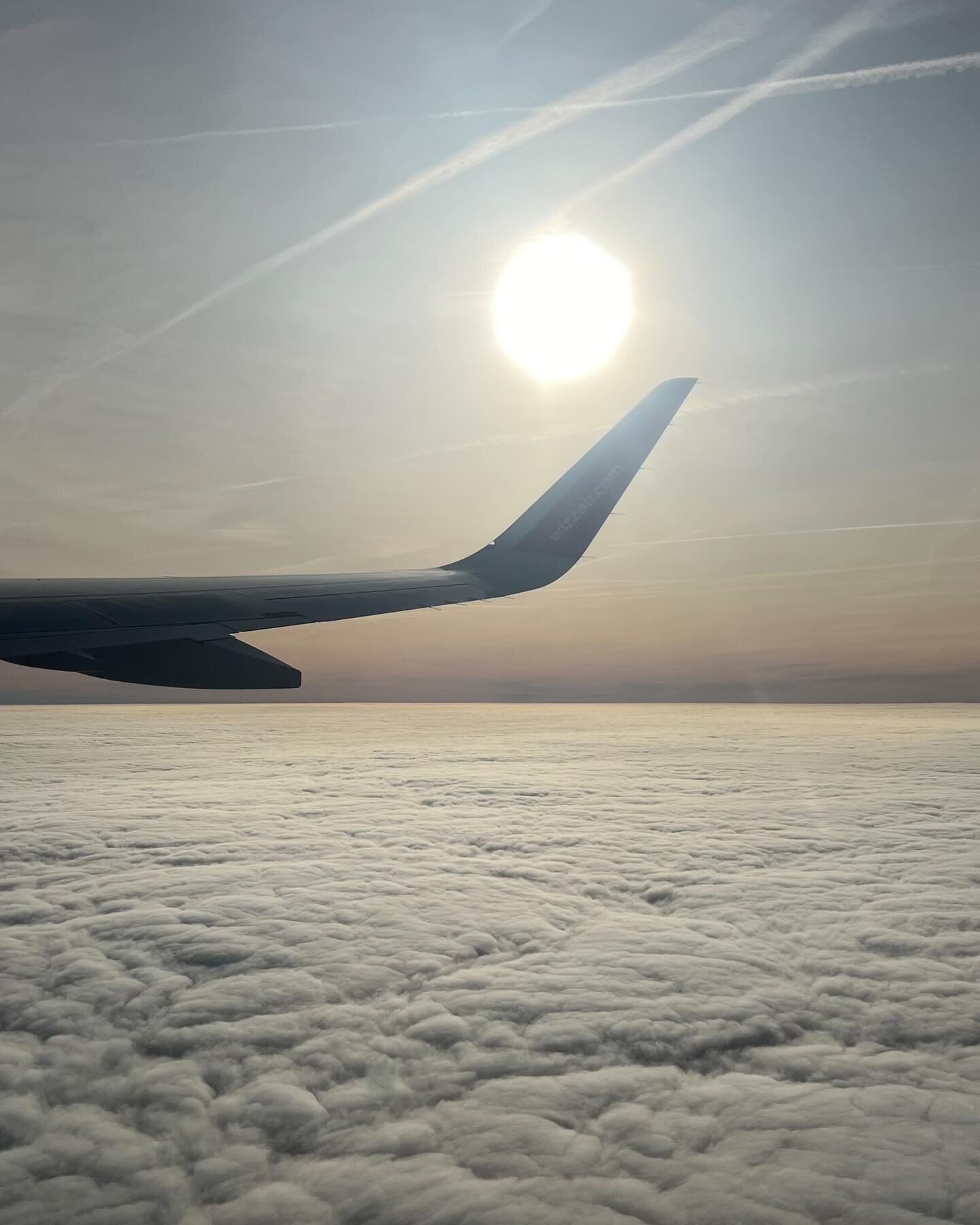 ☁️ Wish I could truly enjoy the time above the clouds (1) or literally inbetween 2 types of clouds (2). 
Even after many many flights, I still find it semi-bearable. Flying is not becoming a better experience, it&rsquo;s just me that somehow cares a 