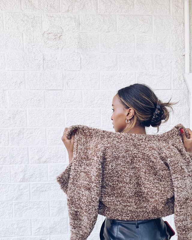 Happy Friday everyone! You made it 🤗 we really appreciate all the love for this week&rsquo;s episode. As a thank you, we may just have a giveaway launching on Sunday 👀 stay tuned!
&bull;
&bull;
#podcasts #twentysomethingpodcast #twentysomething #po