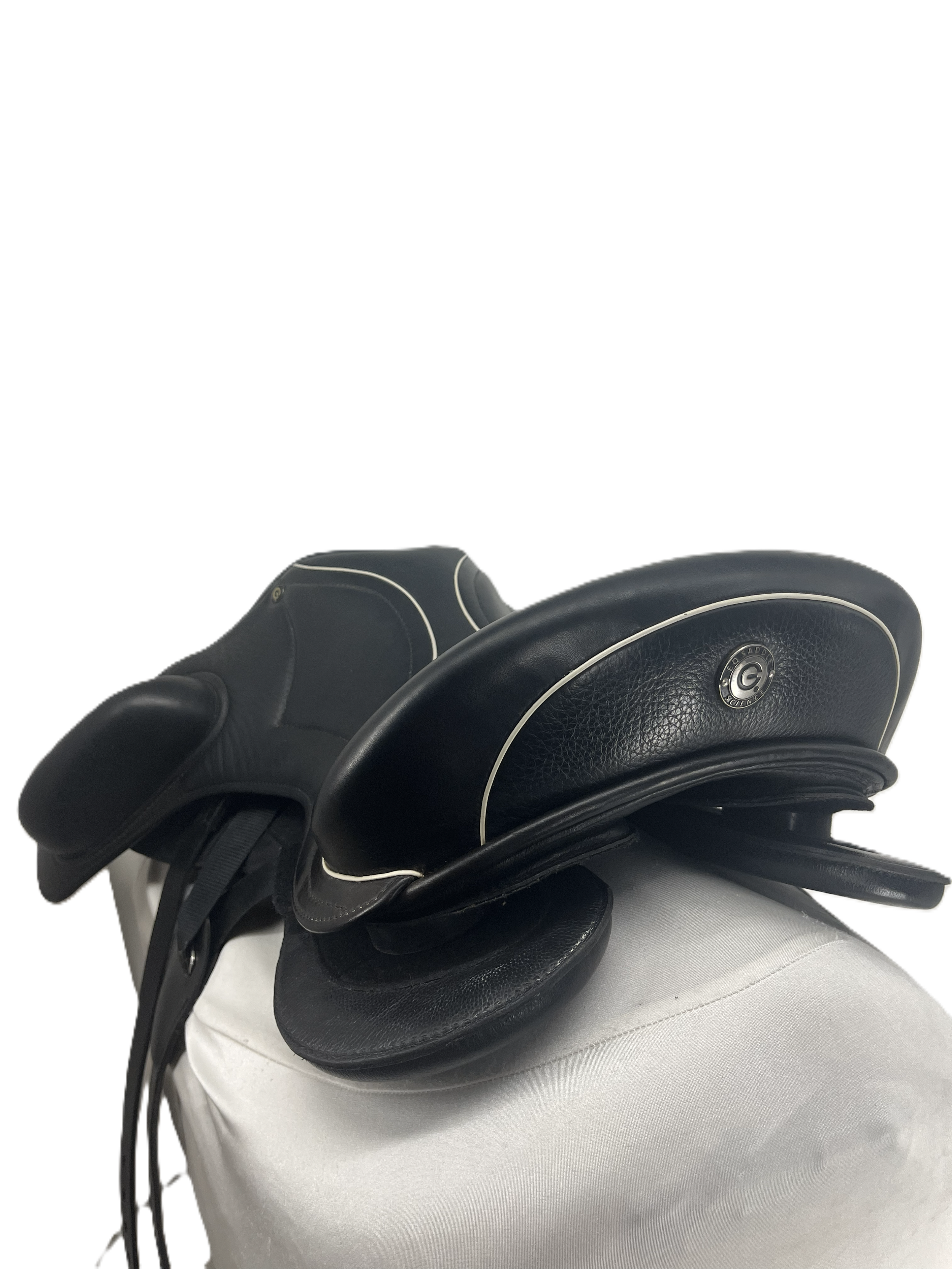 17.5" Encore Flapless Dressage Saddle #8239