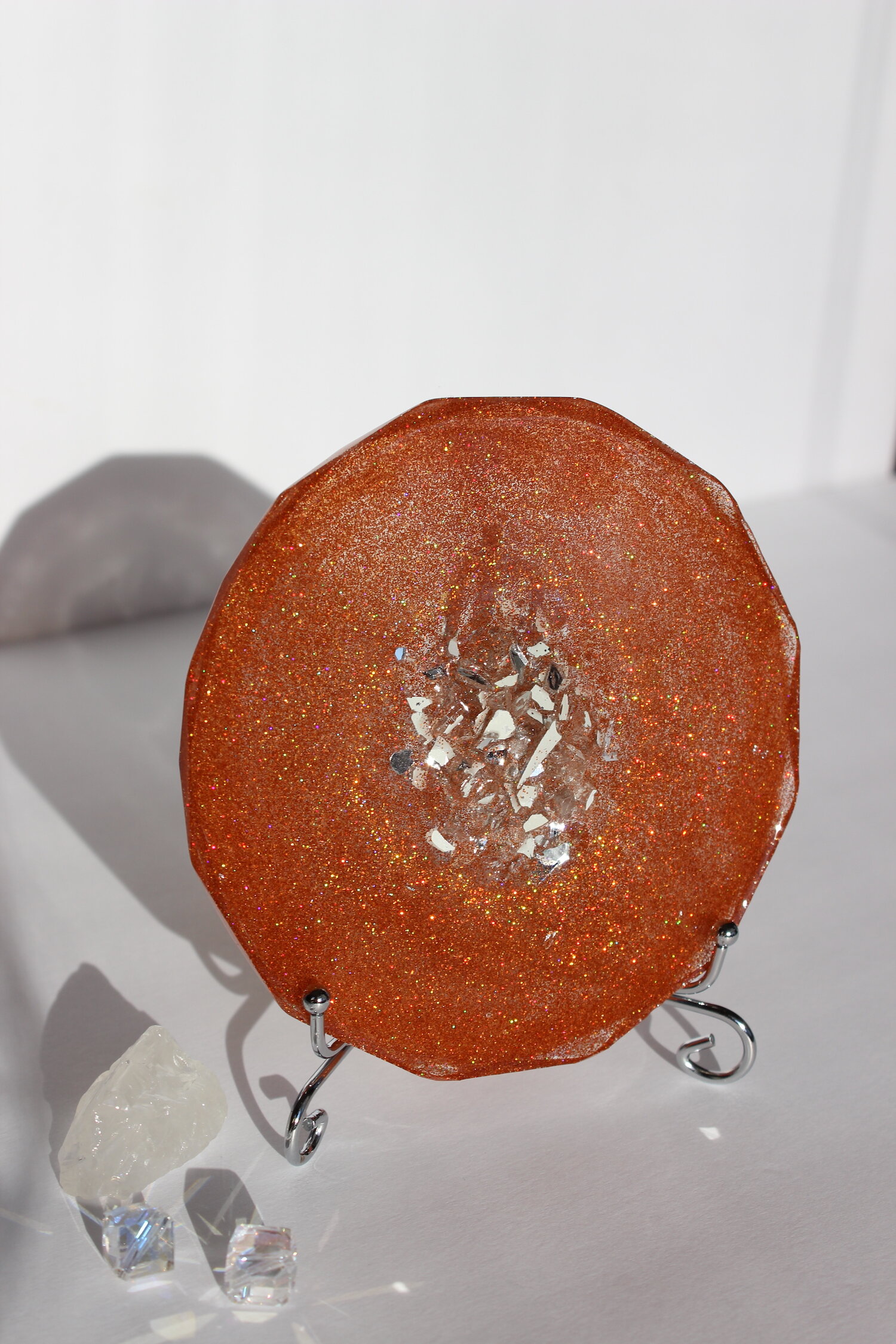 Art plates with easel: copper round