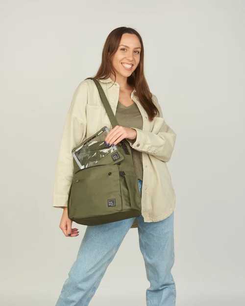 THE CONVERTIBLE BACKPACK - MILITARY OLIVE — IHKWIP display picture 2