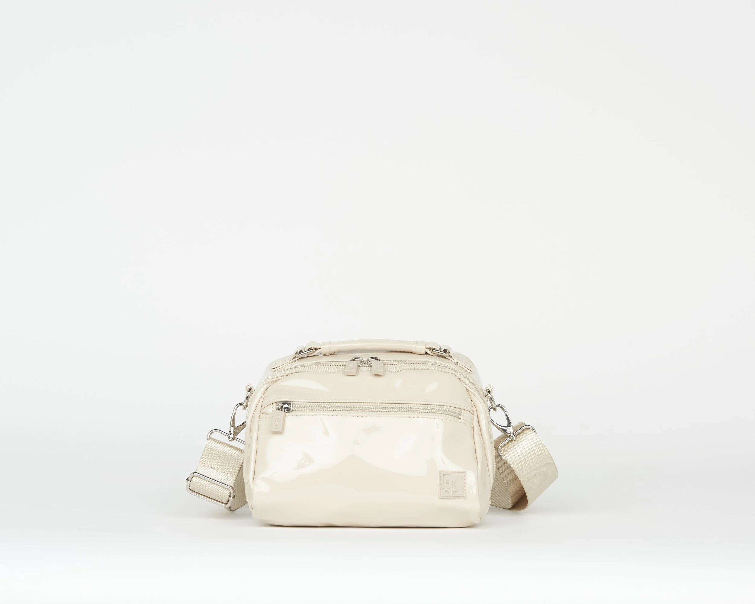 THE TOP NOTCH TOP HANDLE CROSSBODY - PATENT SAND