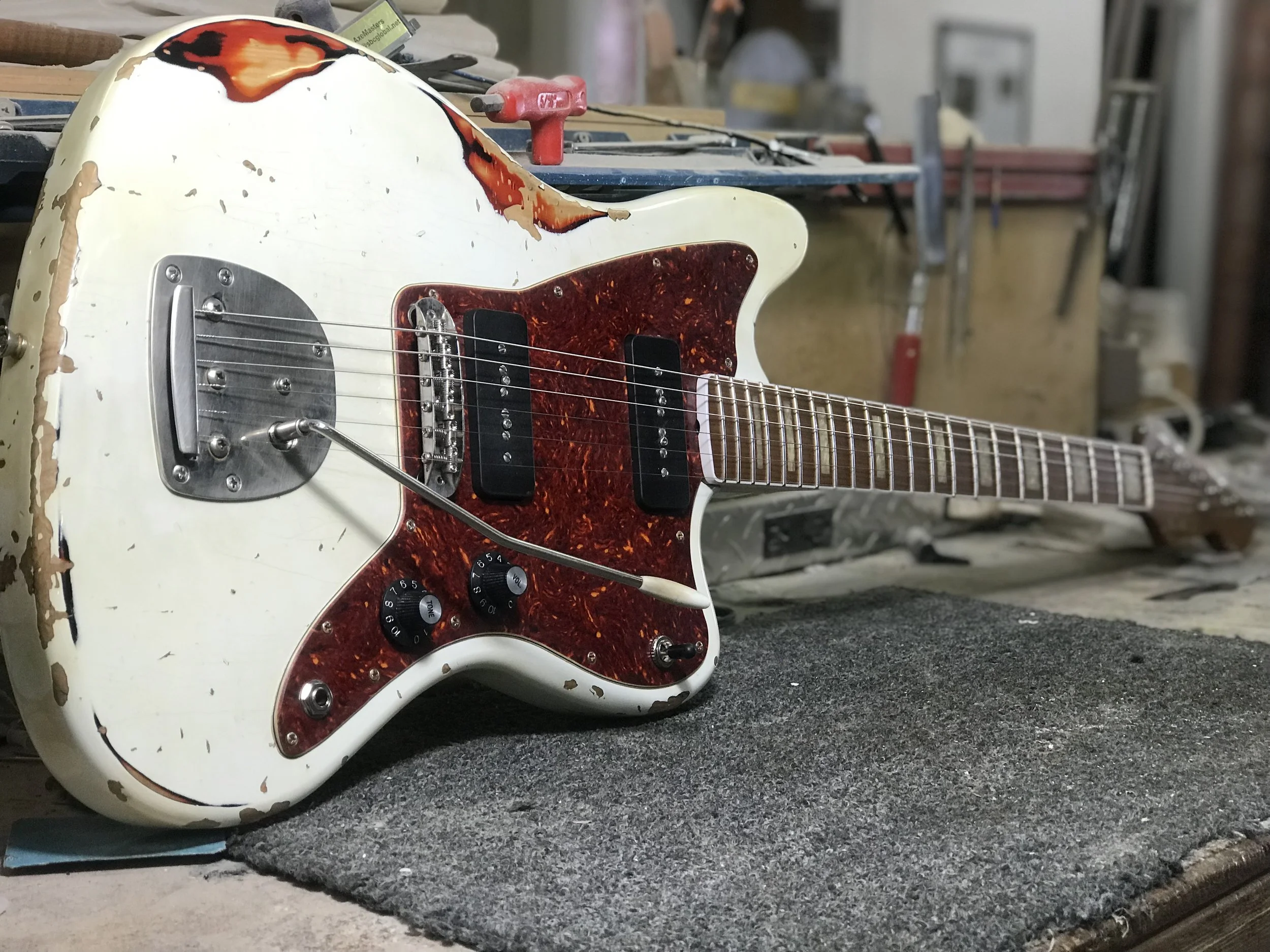 LSL Instruments Offset Guitar Custom model in white