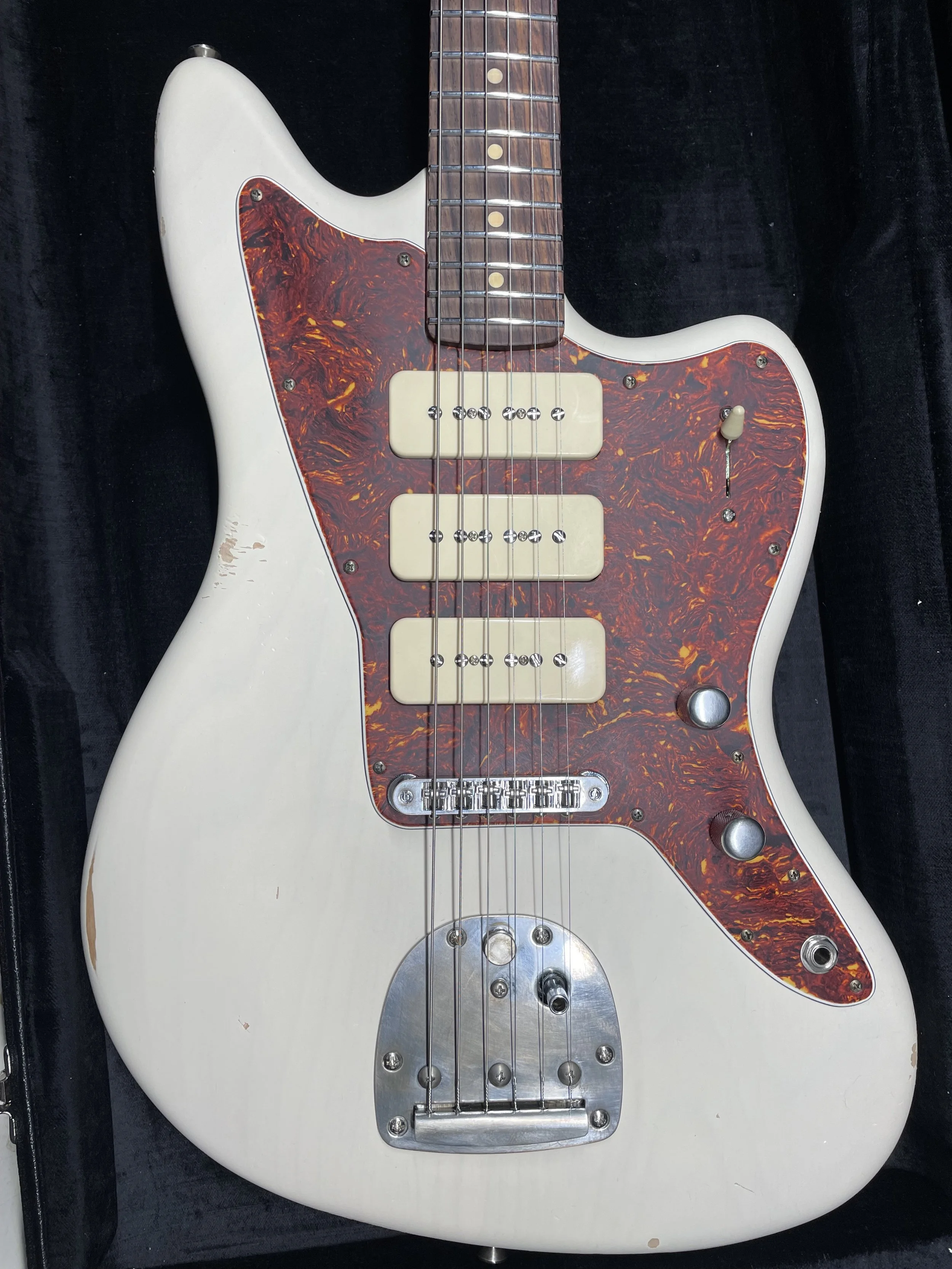 LSL Instruments Offset Guitar White 3 P90 tortoise pickguard
