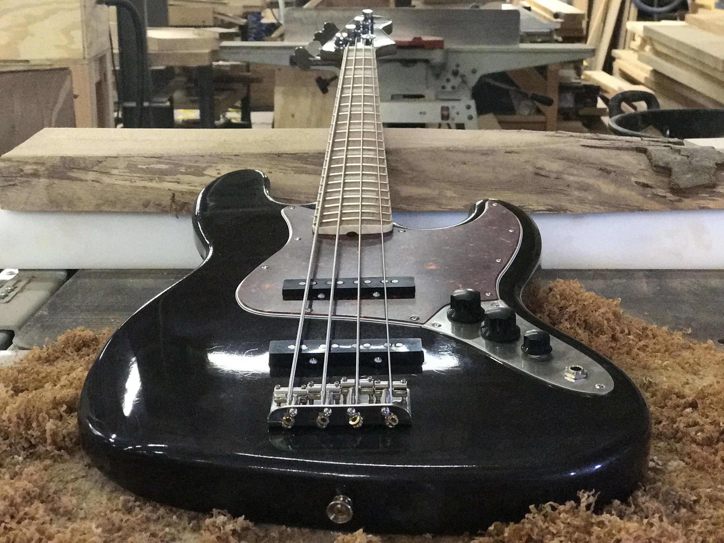 LSL Valencia 4 String bass Black