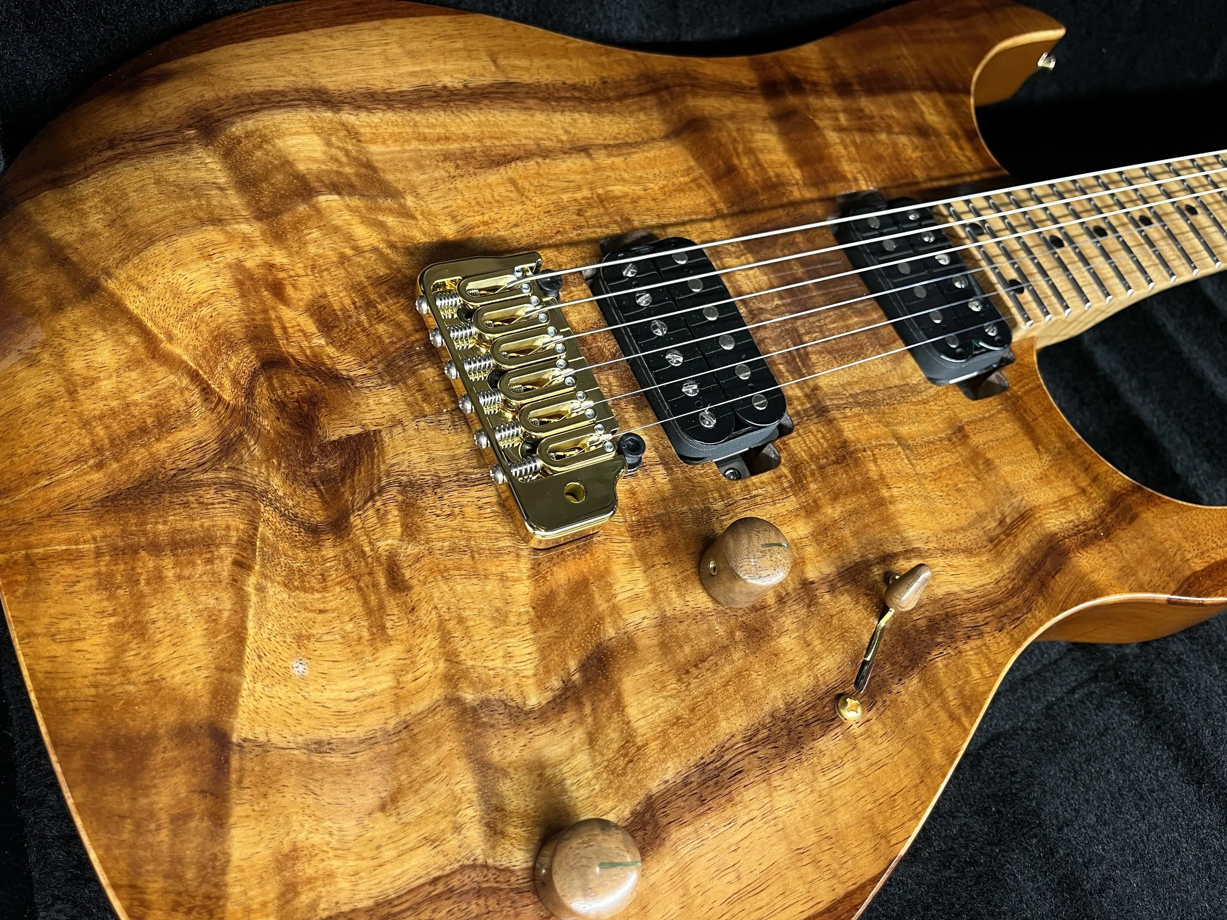 Crazy exotic koa xt4 by lsl instruments with gold hardware and hipshot tremolo