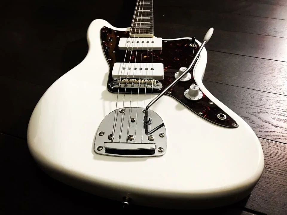 LSL Instruments Offset Guitar White with block inlays