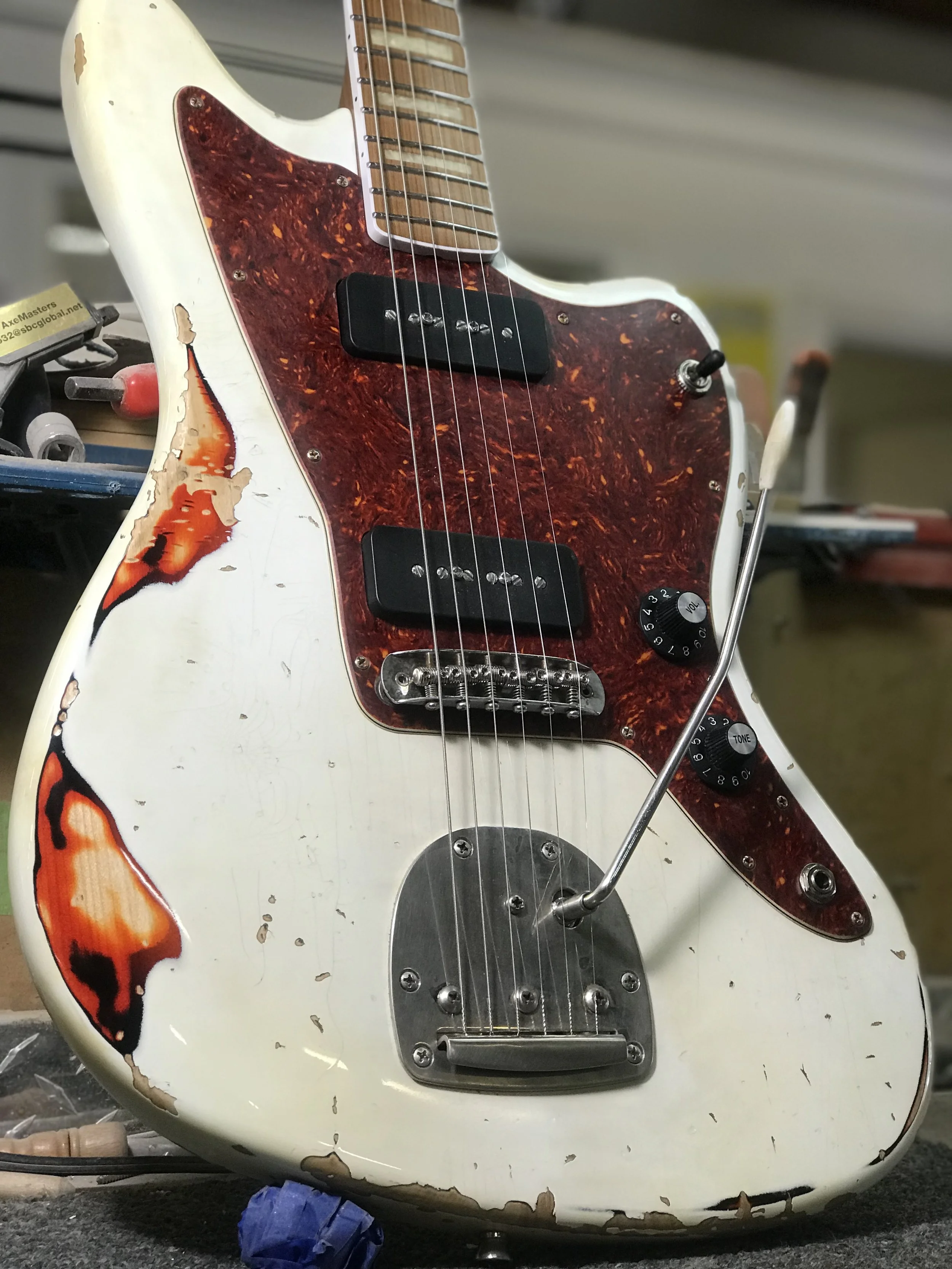 LSL Instruments Offset Guitar White over 3tb P90’s JM trem