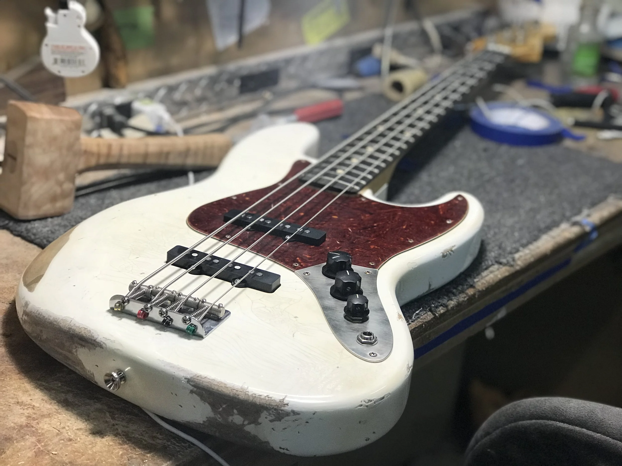 LSL Valencia 4 String bass Oly White