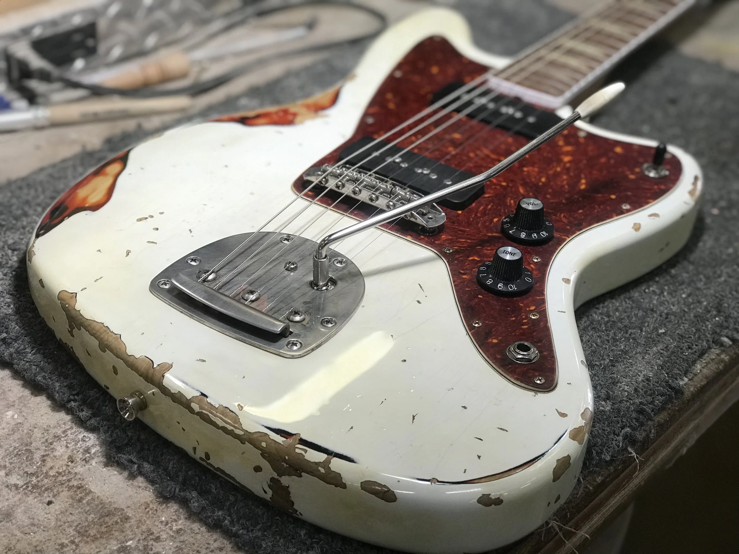 LSL Instruments Offset Guitar White over 3tb double finish tremolo tortoise guard
