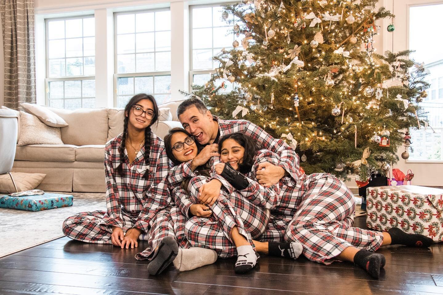 Wishing you all a very Merry Christmas. May the blessings of peace, good will, and happiness be with you at Christmas and always 🙏🏼❤️

And moms... at every age it&rsquo;s hard to get them to smile! 😅

#christmasmagic
#familyaboveall
#gratefulthank