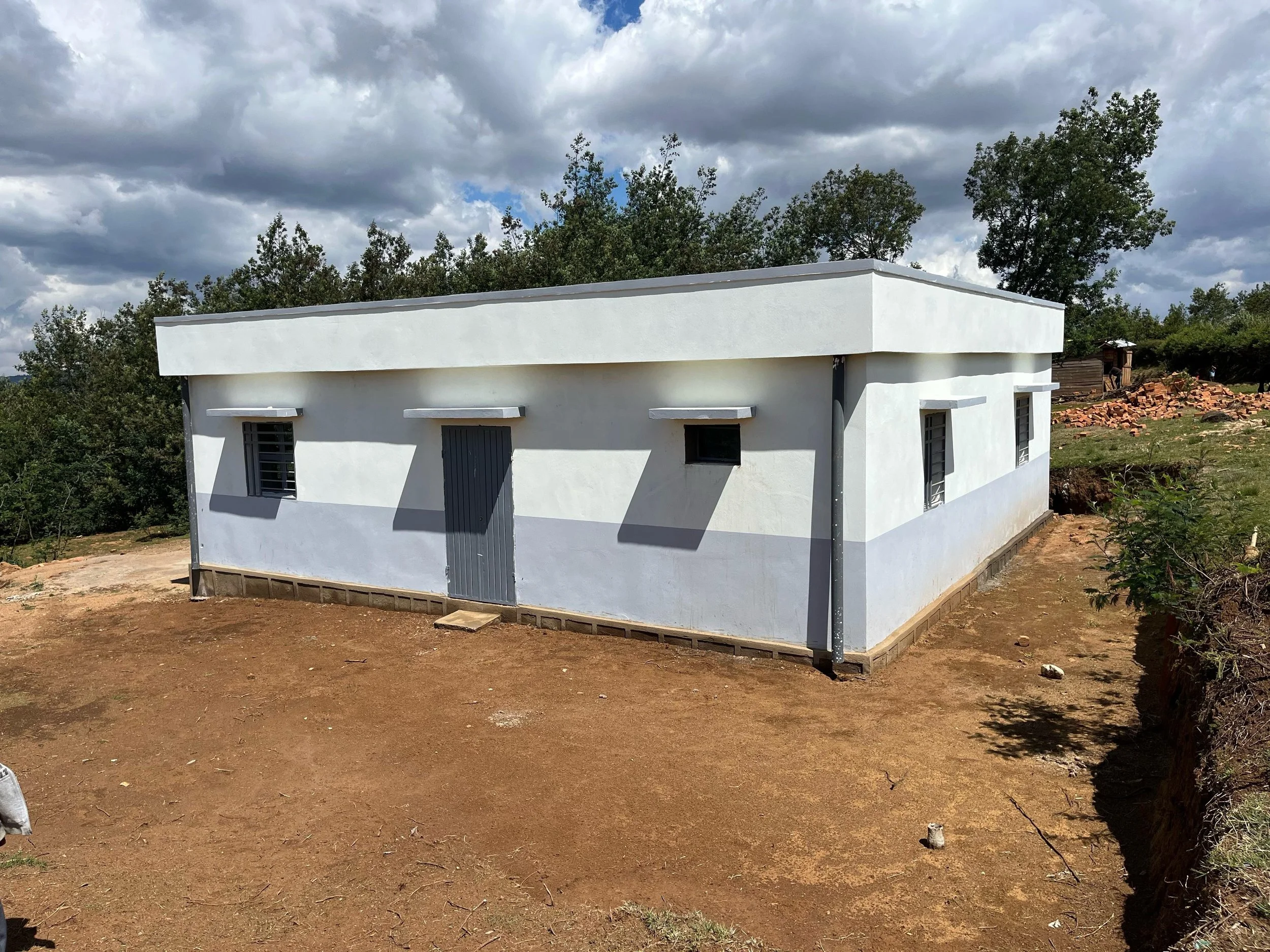  Your support brings a brand-new maternity ward to the rural community of Farihemena. 