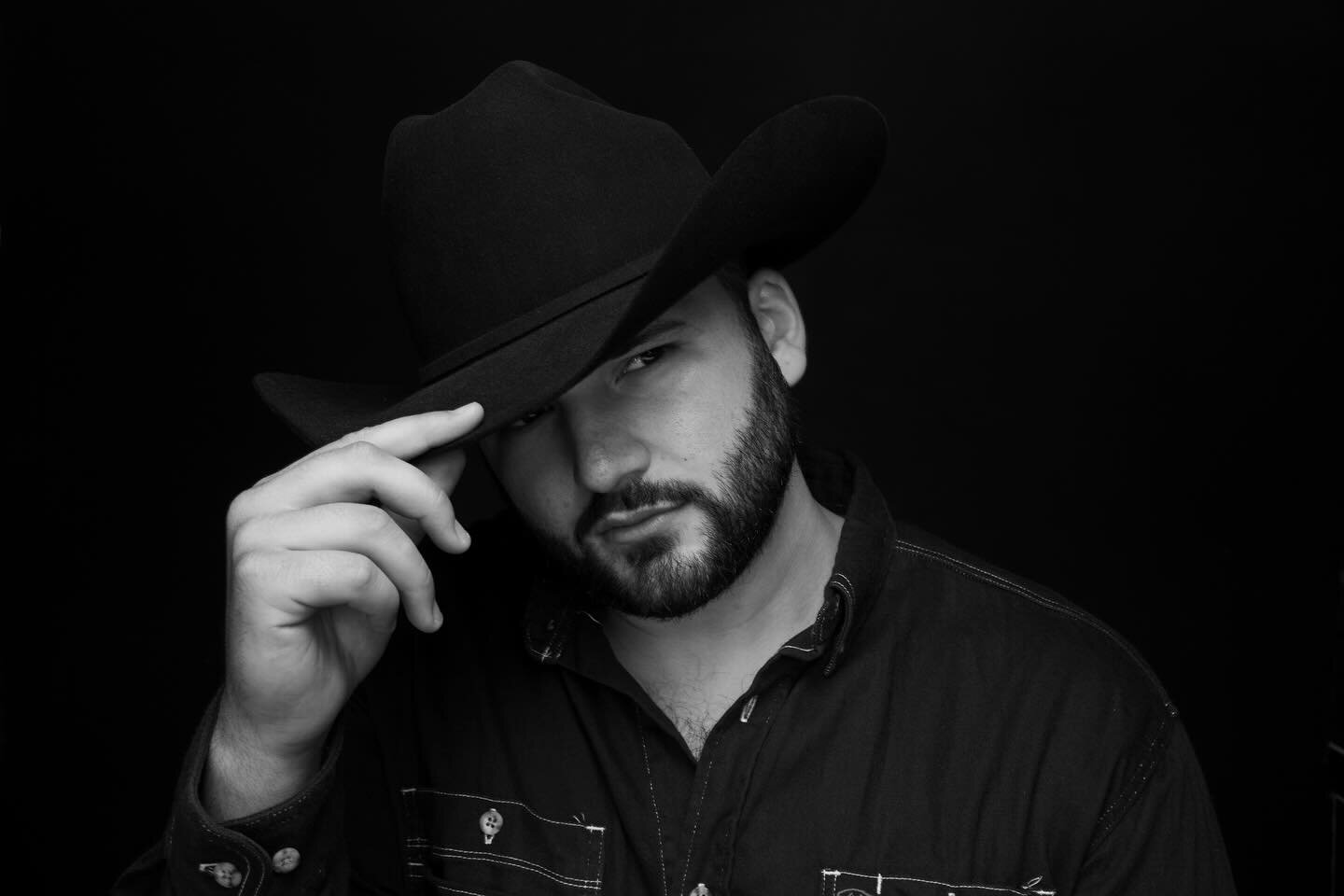 Jarrod Barry - Pittsburgh&rsquo;s Favorite Cowboy 🤠

With a shift in genres, Jarrod went from rap back to his home roots of country. This shift has blessed him with performances all over Pittsburgh, Nashville, and even Toronto! 

Naturally, we had t