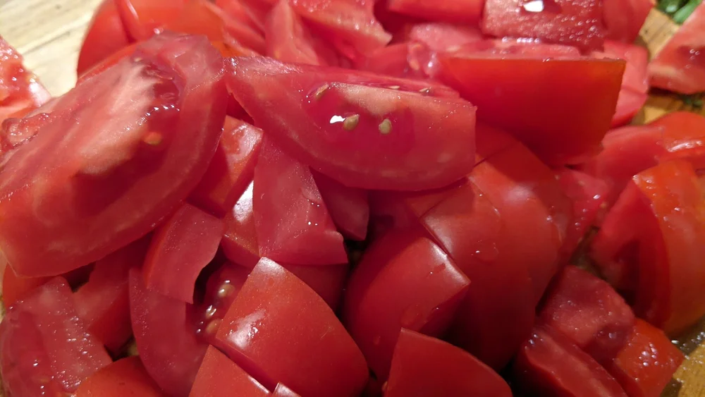 freshtomatosauce_tomatoes.jpg