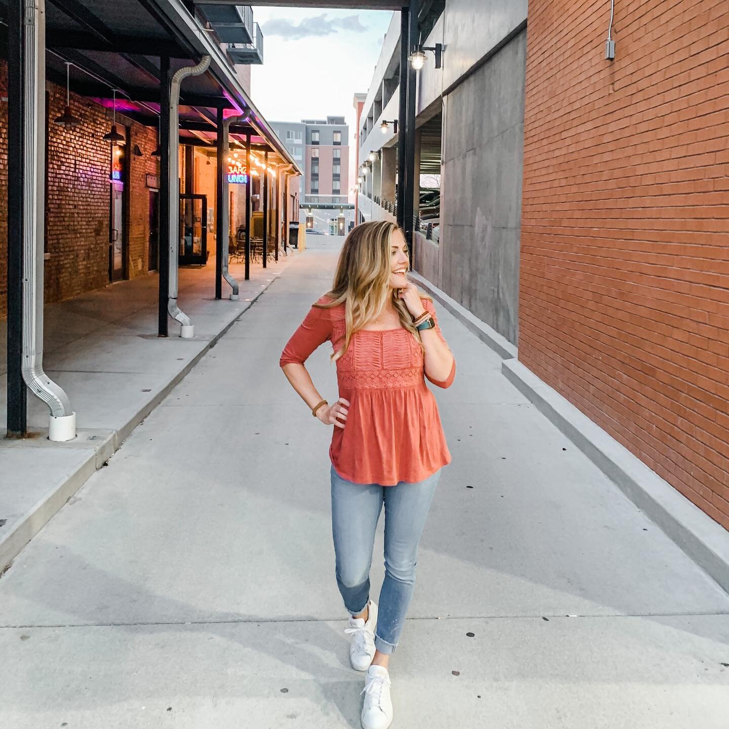 Sunset, alley photo shoots aren&rsquo;t just for teenagers 

AND

Life and business coaches aren&rsquo;t just for CEO&rsquo;s and people who wear power suits. 

Nearly everyone I coach wears multiple hats, struggles with overwhelm and has a dream in 