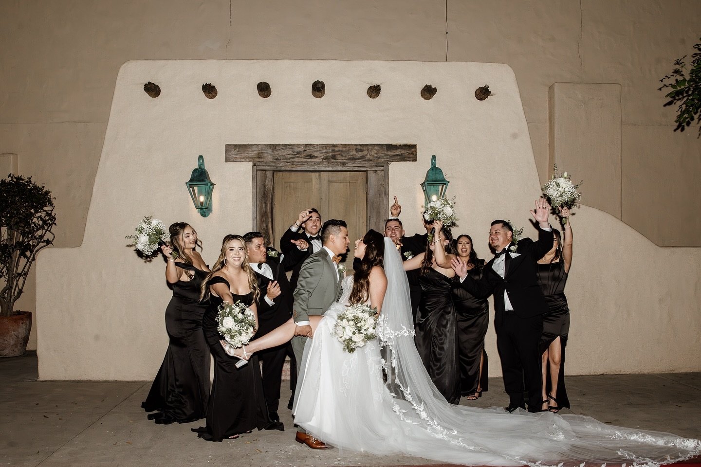I was looking in my posts, photos of this cute venue named @the.hacienda and I noticed that I did not have any of them by this beautiful wall. This venue has a very unique style. #weddingvenues