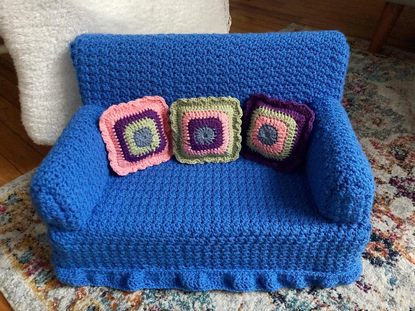 I crocheted a kitty couch! Now I just need to adopt a kitty 🤔🛋 #quarantineprojects #adoptdontshop #crochet #kittycouch