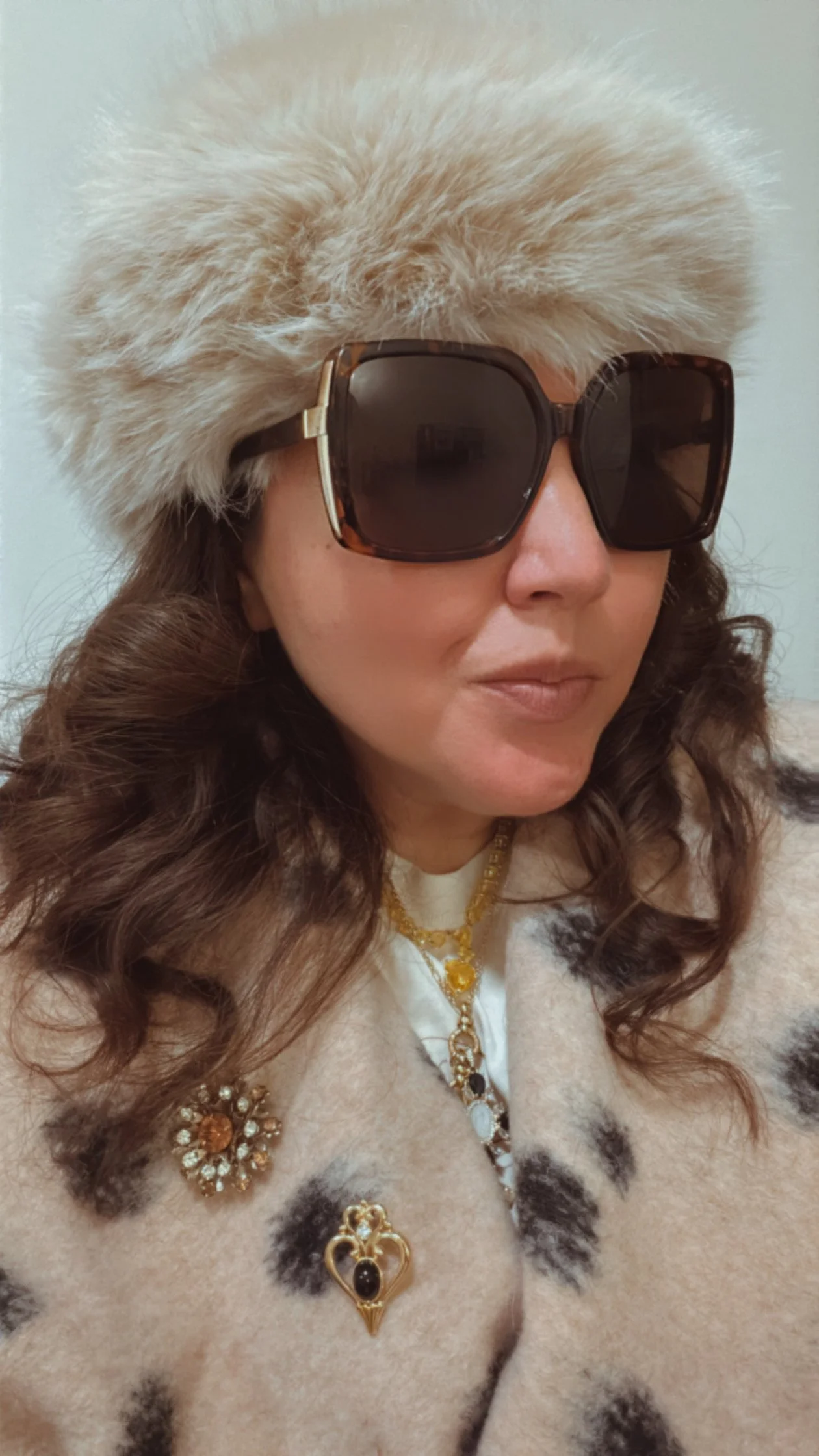 Hutch coat and jewelry accessories