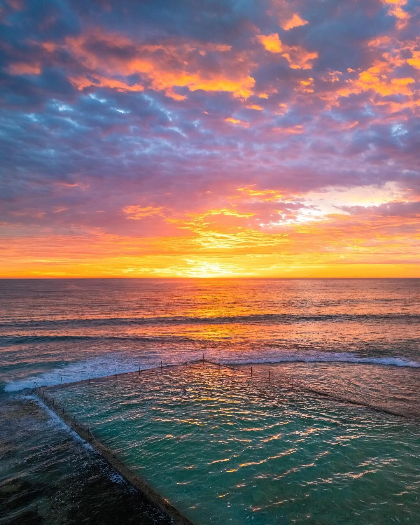 Dawn dips&hellip;
.
.
.
.
#discoverearth #earthoutdoors #beach #earthfocus #sydney #sydfromabove #ilovesydney #visitnsw #newsouthwales #australia #seeaustralia #australiagram #depthsofearth #mavic3 #skysupply #earthpix #createcommune #ig_color #fromw