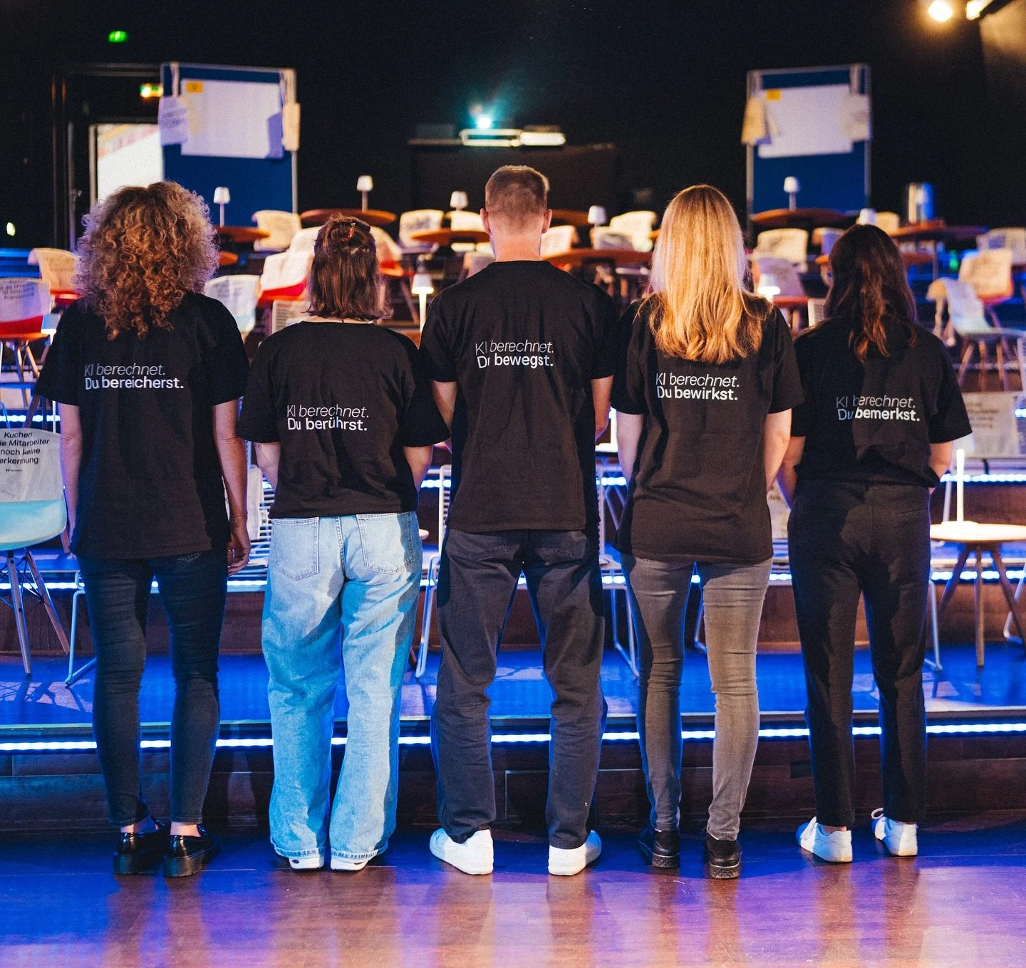 Wir sind zur&uuml;ck von der KI-X HR in Berlin!

Zwei Tage voller Inspiration, Energie und wertvollem Austausch liegen hinter uns. Wir durften erleben, wie viel entsteht, wenn Menschen ihre Erfahrungen, Fragen und Perspektiven zusammenbringen.

Unser