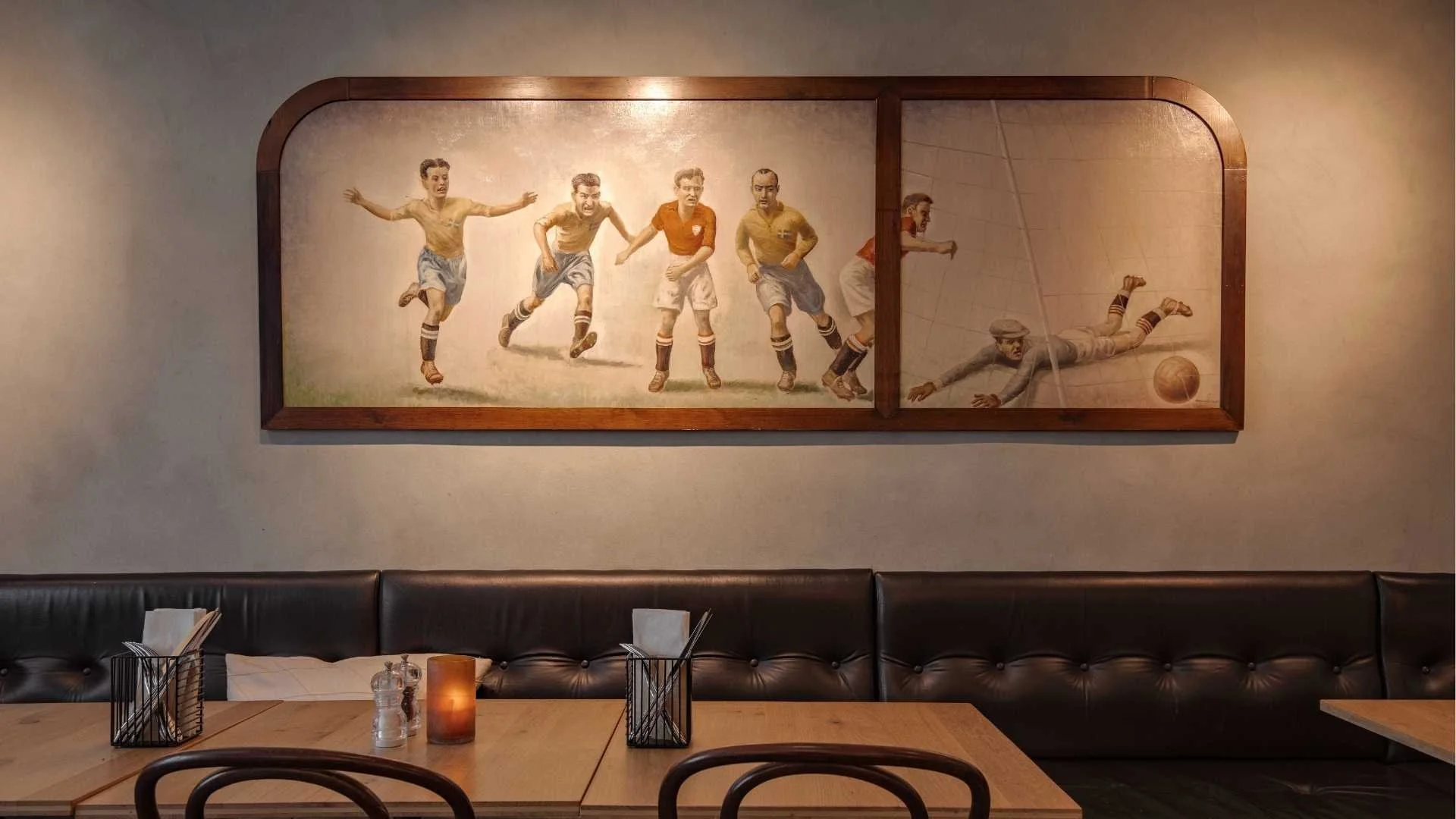 Kunst på veggen i restauranten