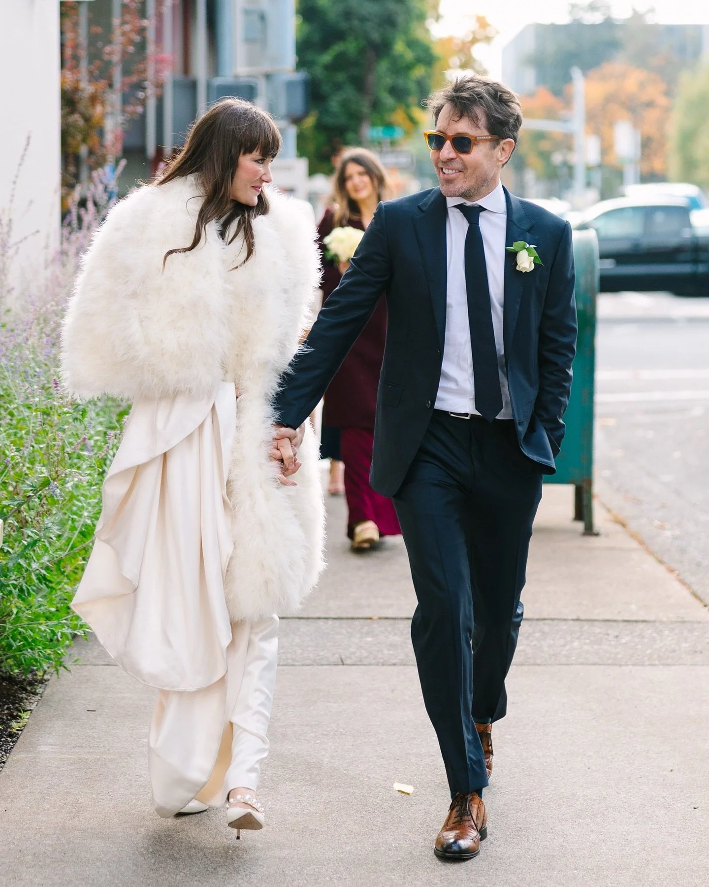 Amanda &amp; Eric: A Beautiful Intimate Fall Wedding

I recently had the incredible opportunity to photograph my very first wedding in Eugene, OR, a city that holds a special charm all its own. Downtown Eugene has its own unique character, but during
