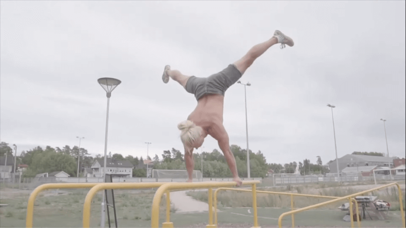 handstand on straight bar training : r/Calisthenic