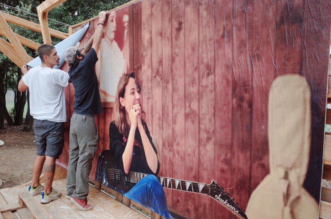 Oggi inizia il festival @imolainmusica! 🎶

Ci trovate per le strade del centro di Imola con una mostra fotografica itinerante fino al 4 settembre. 

Ci vediamo questa sera al @centrocavaina con un dibattito sul giornalismo indipendente d'interesse p