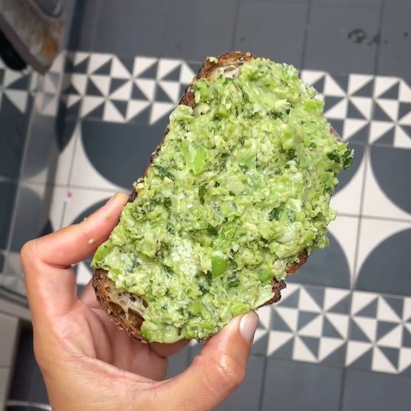 ✨EAT GREEN✨
Always looking for new ways to get veggies in my belly...Slap em on some toast, YUM