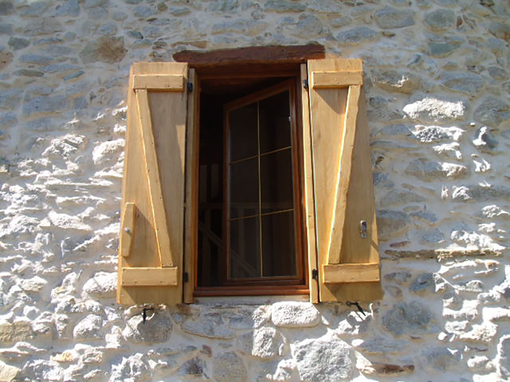 Menuiserie-Cirouant-volets  bois.jpg