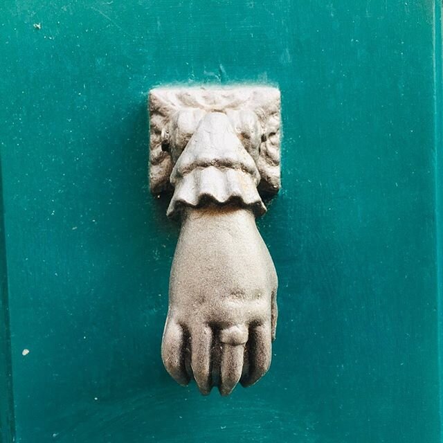 A lady's hand for polite door knocking! I don't know what the ring on her right middle finger means, do you? Located on a door I passed somewhere in Florence.⁠⠀
⁠⠀
#designinspiration #superfunhappytime #designjokes #funnydesign #vintagedesigns #playf