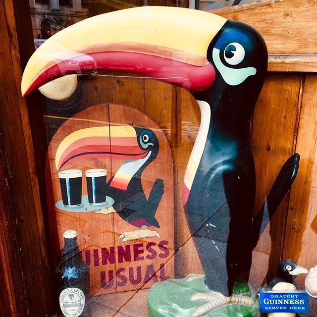 The classic Guinness toucan from the early 20th century. I love the simplicity and boldness of the design. It has so much gravitas in this cast iron version. Very cool. Spotted in the window of a pub in Ireland last year 🇮🇪 ⁠⠀
#designinspiration #s