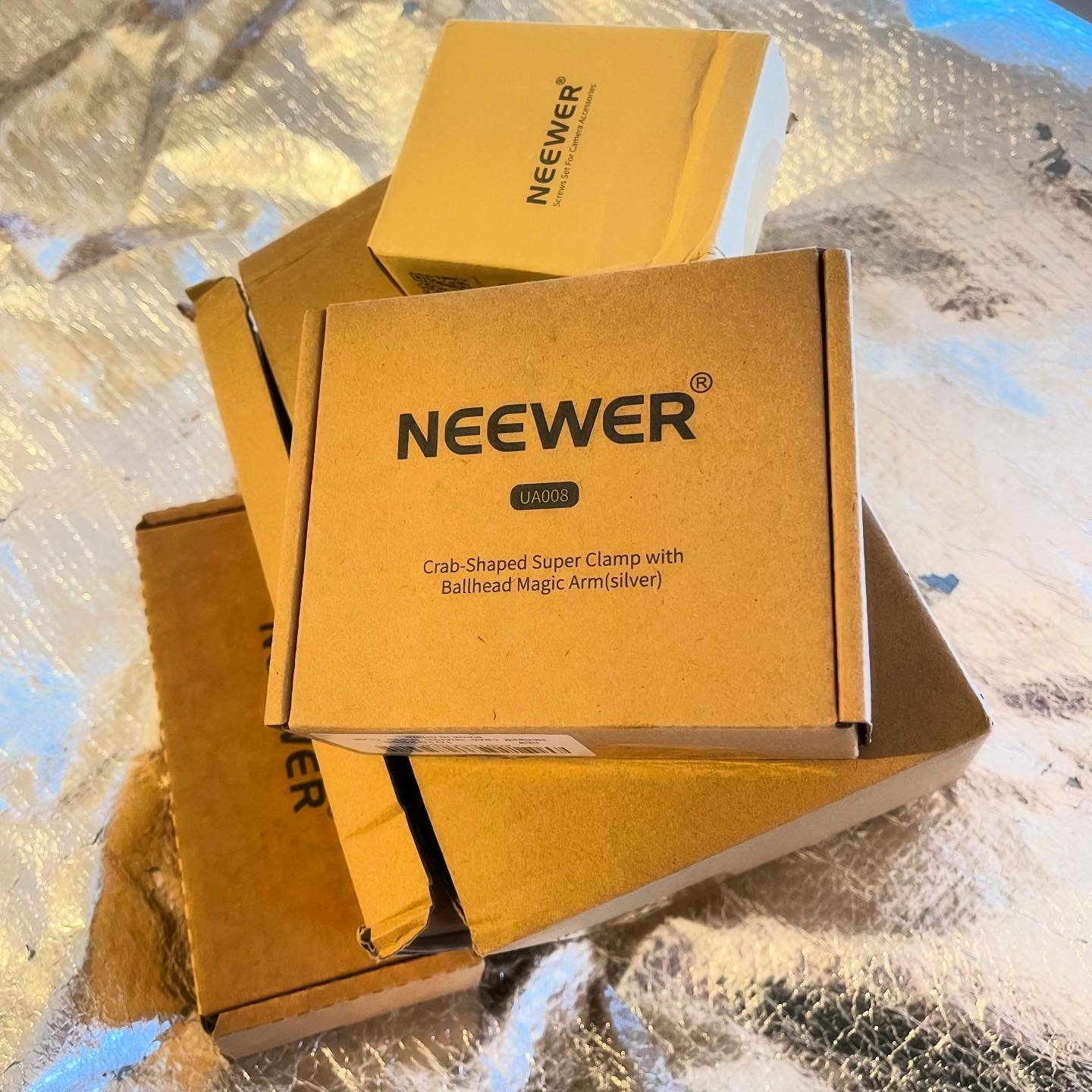 A very exciting parcel at my studio arrived featuring a &ldquo;Crab-Shaped Super Clamp with Ballhead Magic Arm&rdquo;. Catchy name. Hopefully a few new clamps will get my puppets rigged up and moving in just the right way🤞🎥⚡️