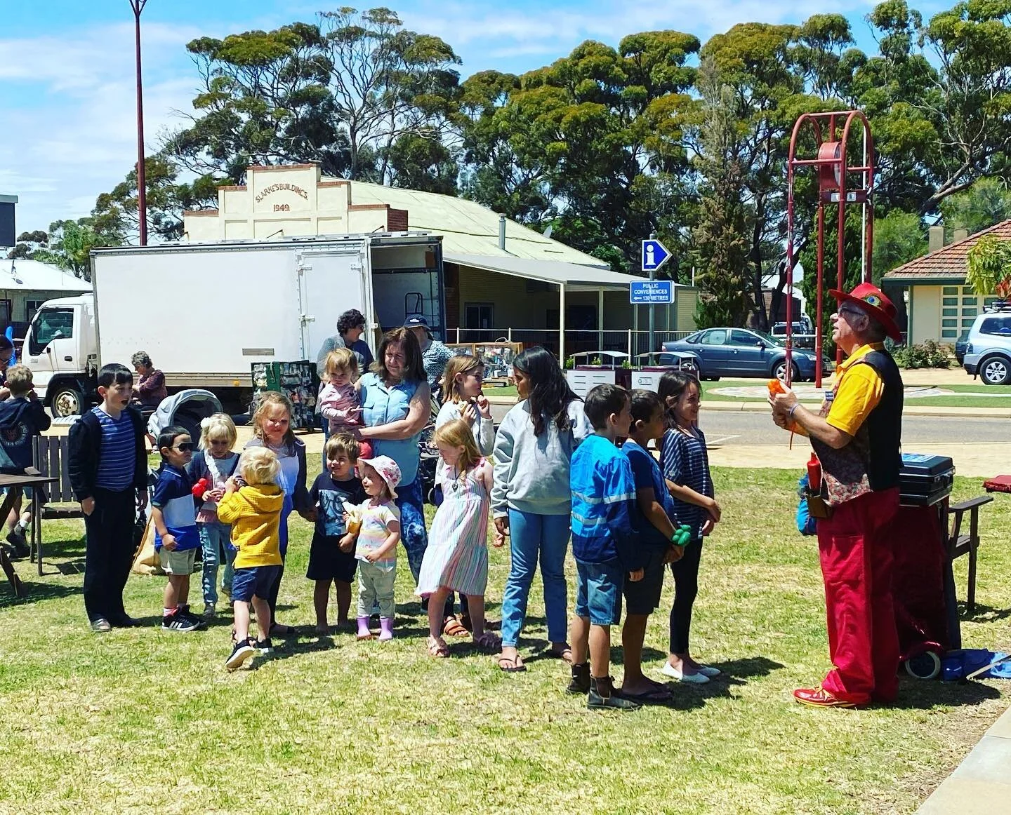Our Market Day &amp; Treasure Trail was a great success! Thank you to everyone that had a stall, garage sale and those that came along and enjoyed the morning! Sooooo good to hold events again 👏👏👏 Pop the magician was very popular 🥳 #lakegrace #wheatbelt #justanotherdayinwa