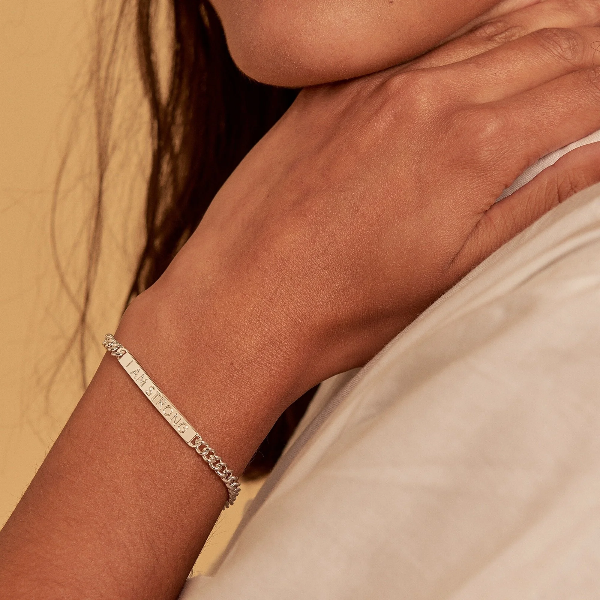 Bamby-I_Am_Strong_Bracelet_Silver 1-Commercial-In-Confidence.jpg