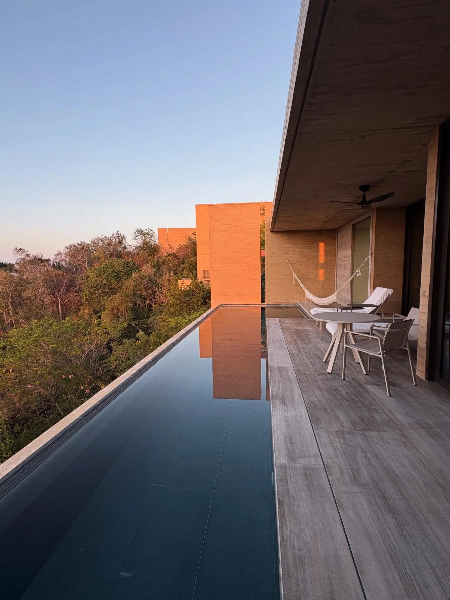 📍@fstamarindo
Just visited this stunning resort tucked inside a 3,000-acre private nature reserve on Mexico&rsquo;s Pacific coast and it&rsquo;s really special.

Think dramatic cliffside views, beautiful modern design, and a sense of calm you feel t