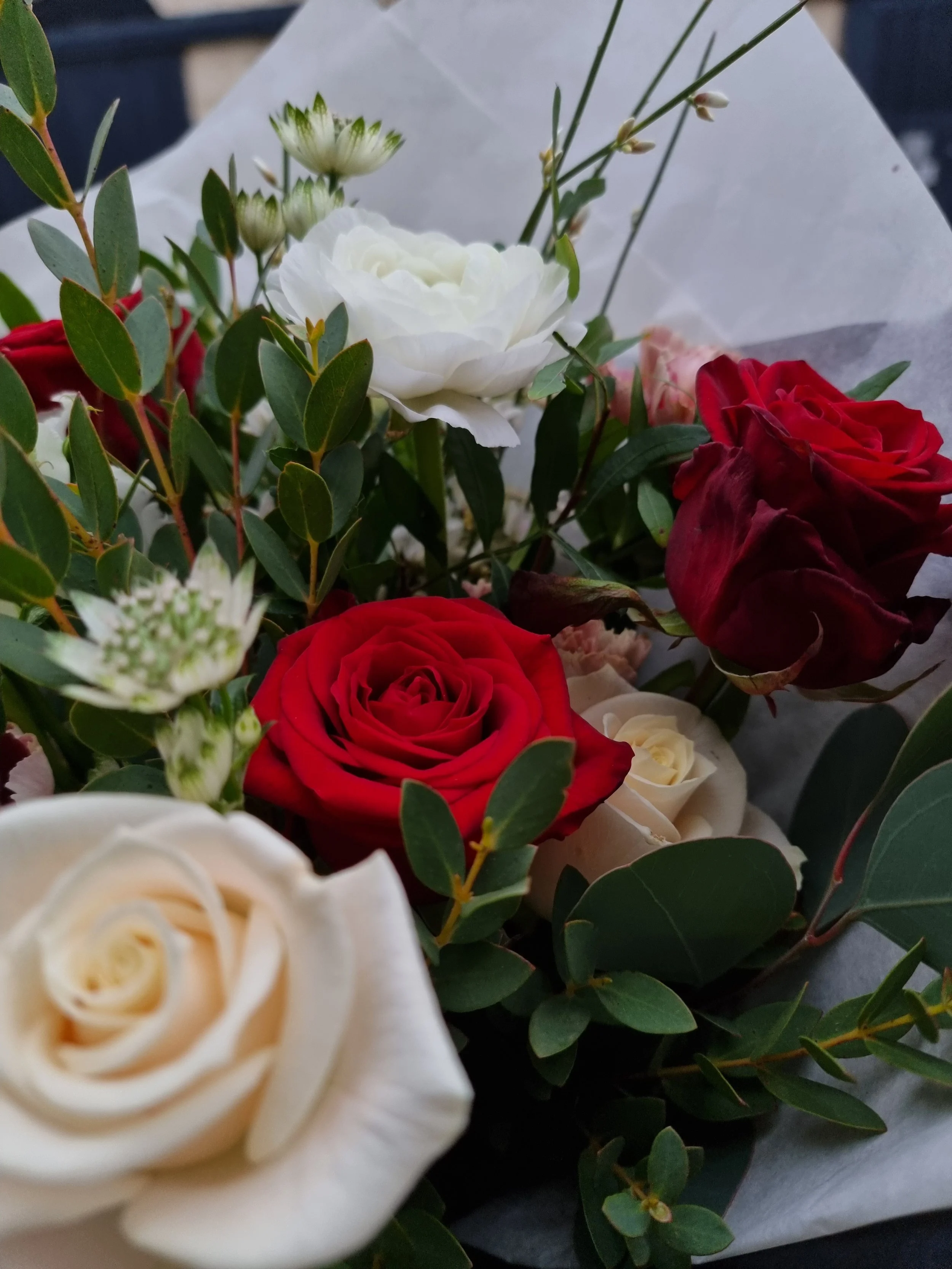 mixed valentines bouquet.jpg