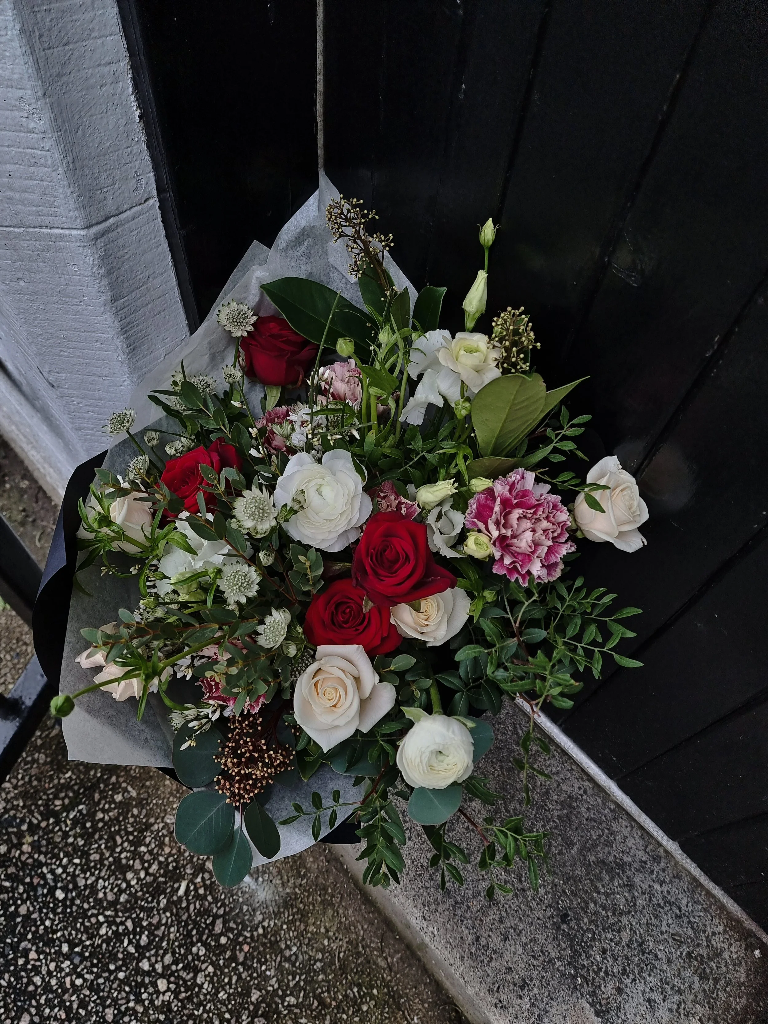mixed seasonal valentines bouquet.jpg