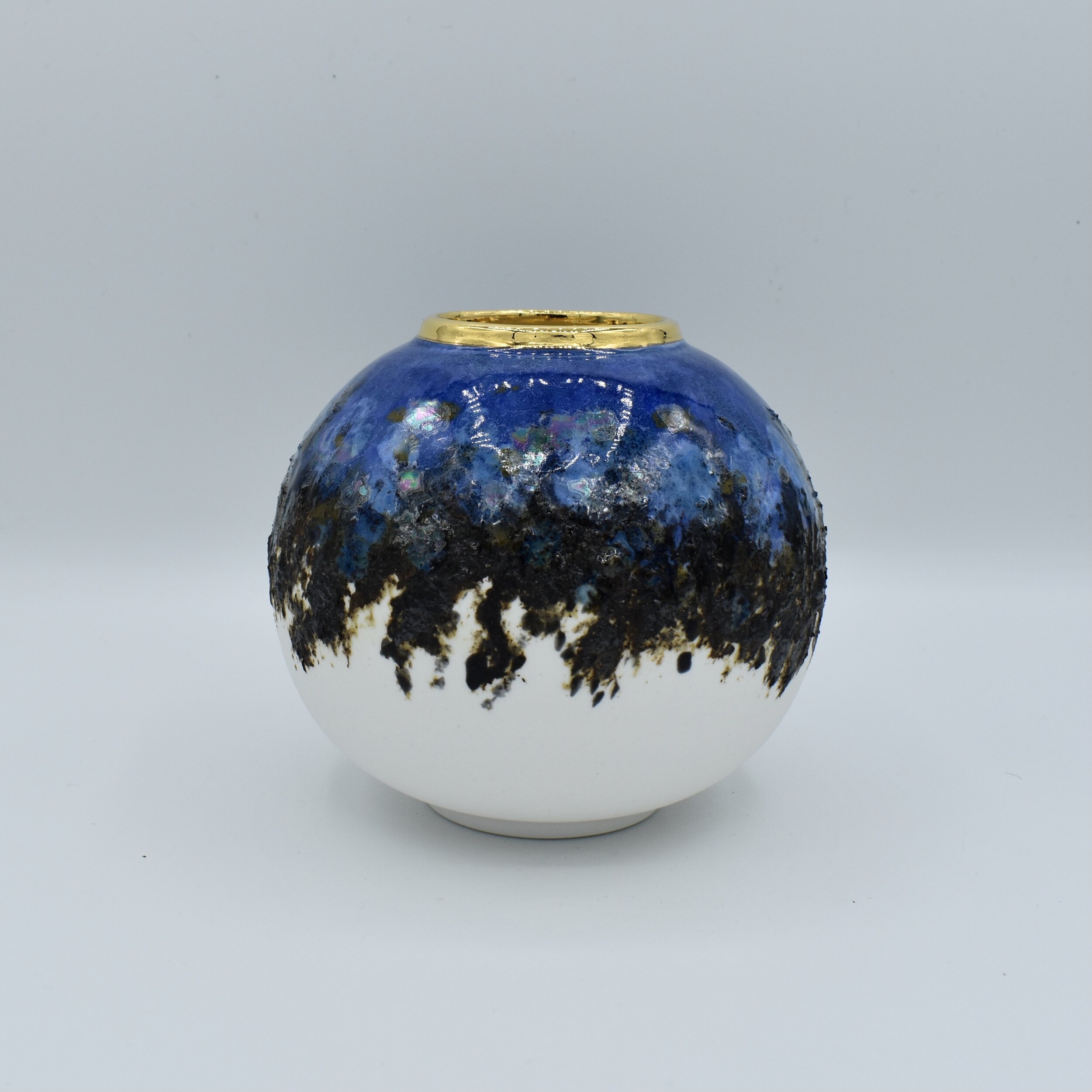 Blue and black clay inlaid Sea Globe (gold)