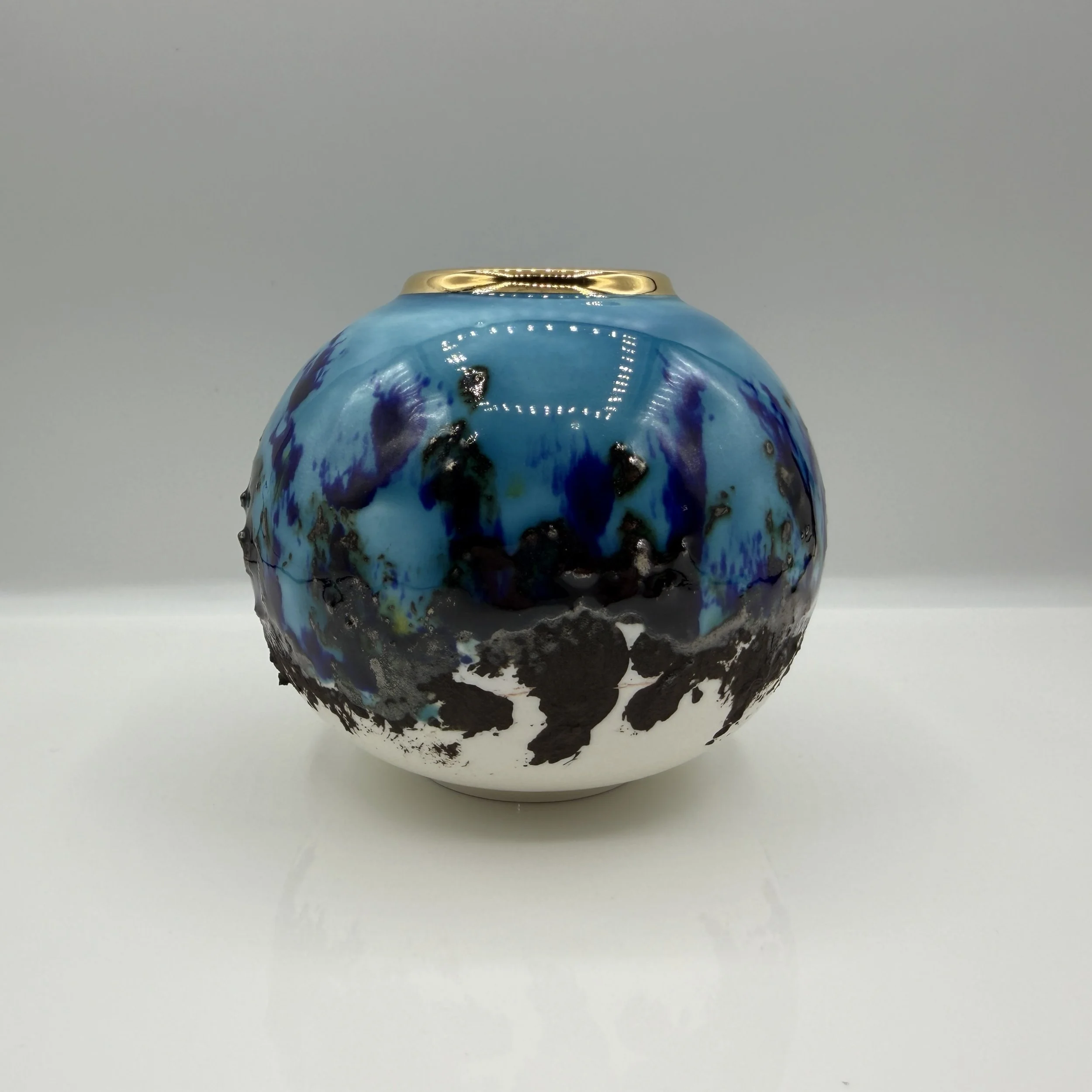 Black clay inlay, deep turquoise Sea Globe (gold)