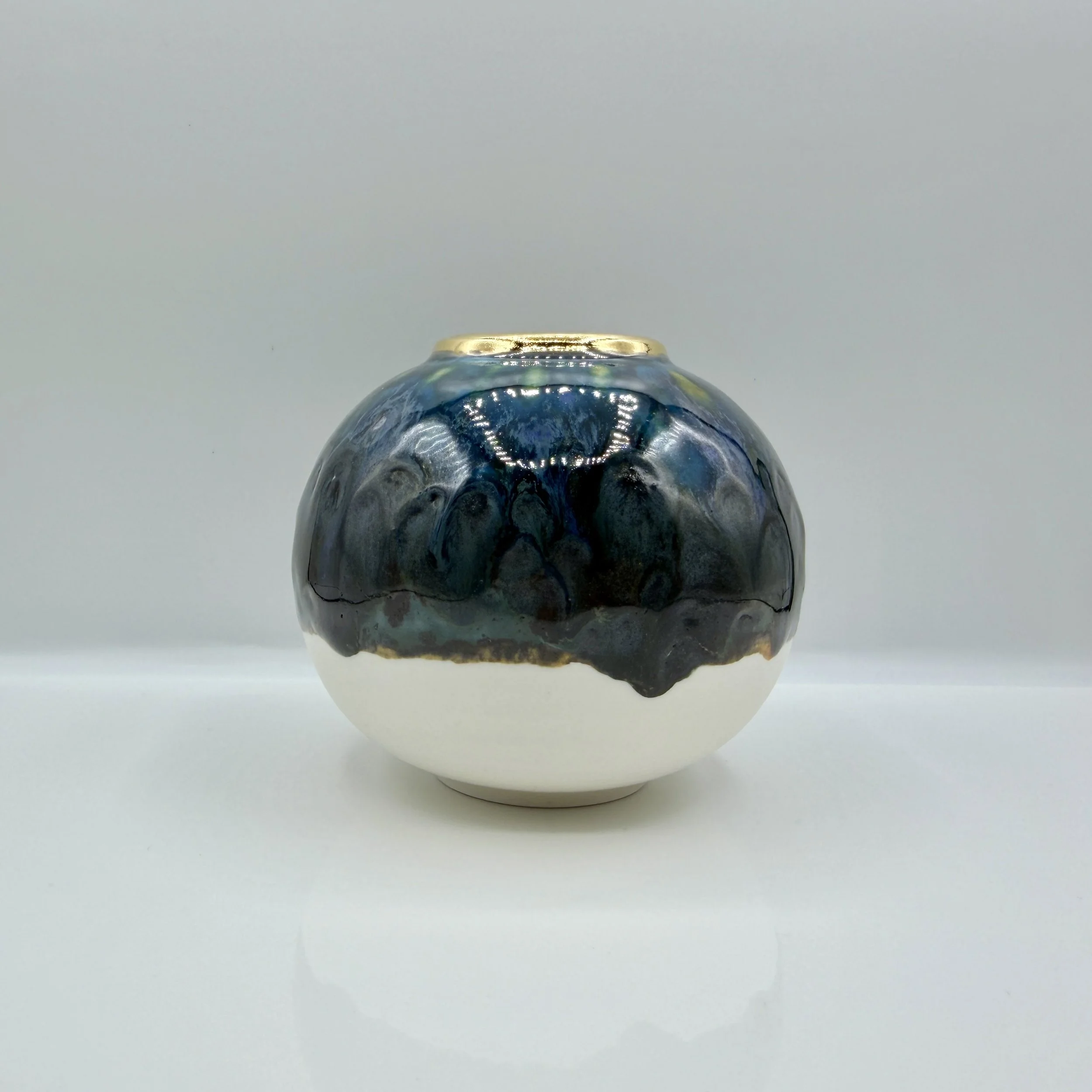 Cascading blue Sea Globe (Gold)
